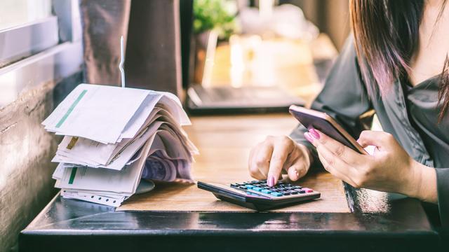 woman calculating expenses
